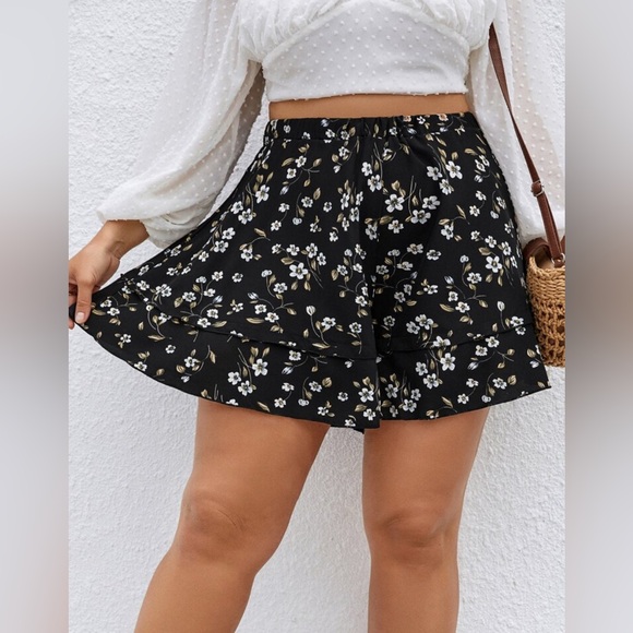 Skort-Style Floral Shorts - Picture 5 of 7